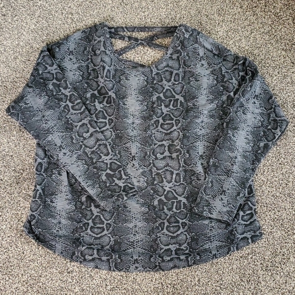 MTA Sport Tops - Snakeskin Print Lightweight Active Long Sleeve